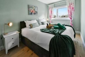 Blacksand sea view cottage